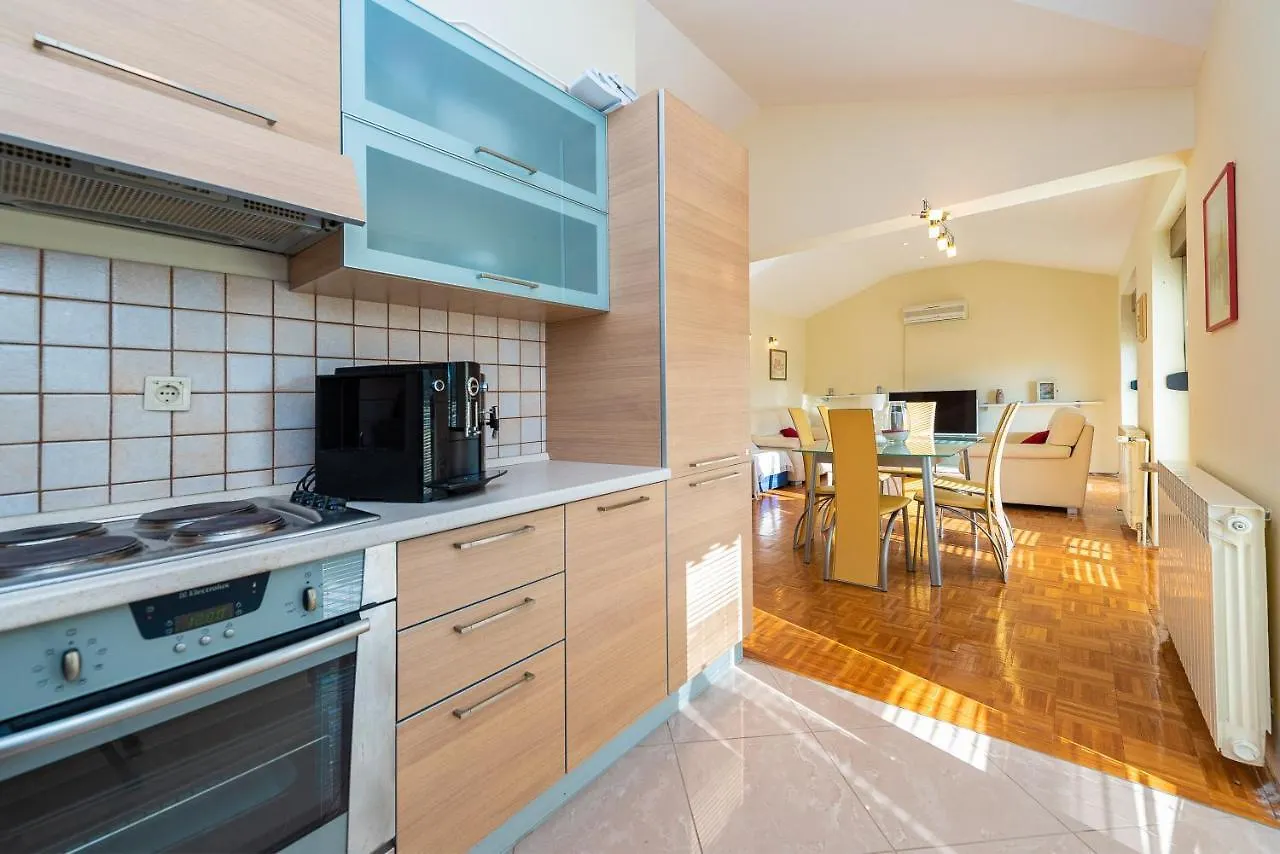 Vila Luna Apartments Zadar 0*,