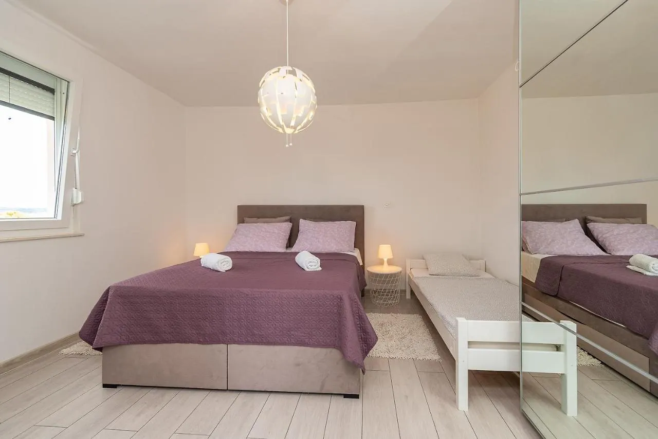 Vila Luna Apartments 자다르 0*,  크로아티아